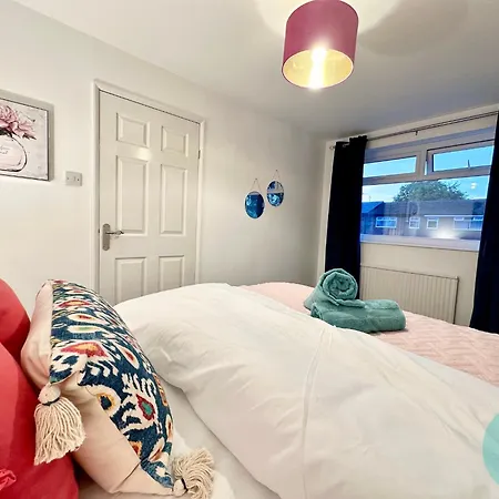 Charming 2Br Swinton House -Close To Manchester City Center-3